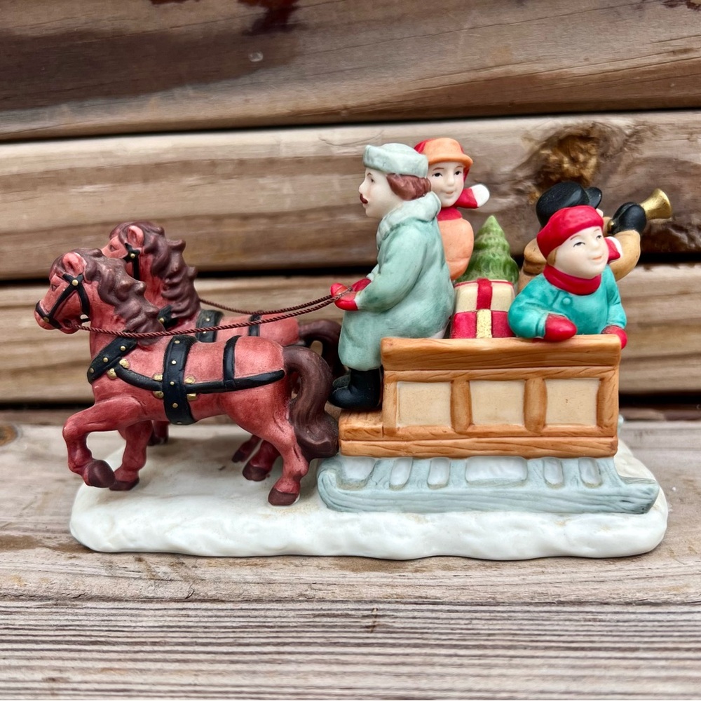 - Lefton Family Sleigh Ride Colonial Village Figurine! EUC!